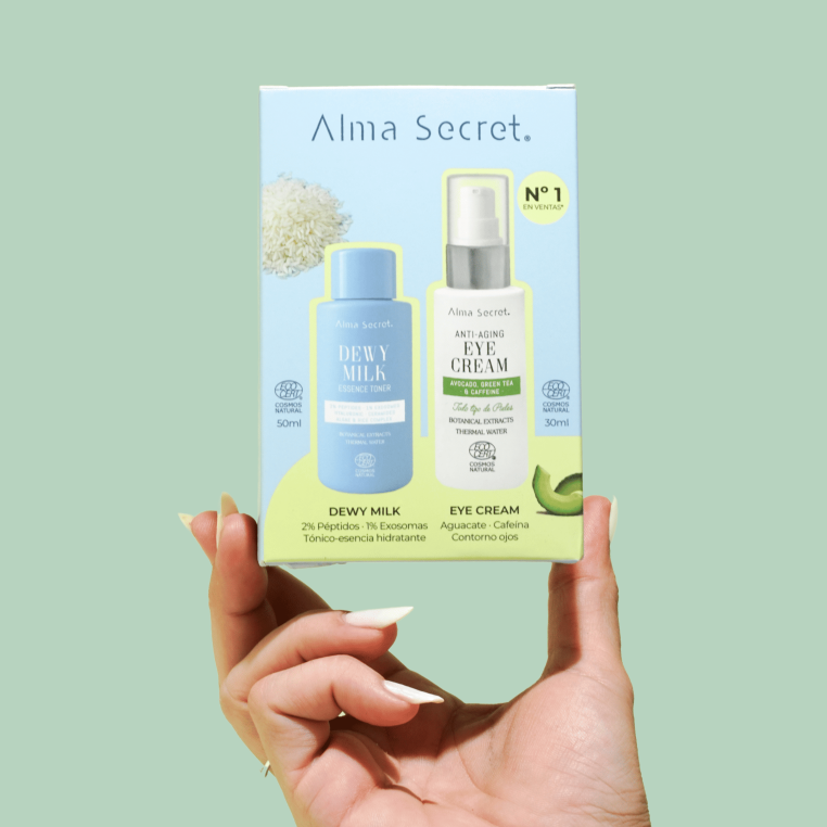 Alma Secret Cofre Contorno De Ojos Con Aguacate Cafeína Y Té Verde 30Ml+Dewy Milk Essence Tónico 8436568714332 En mano de usuario