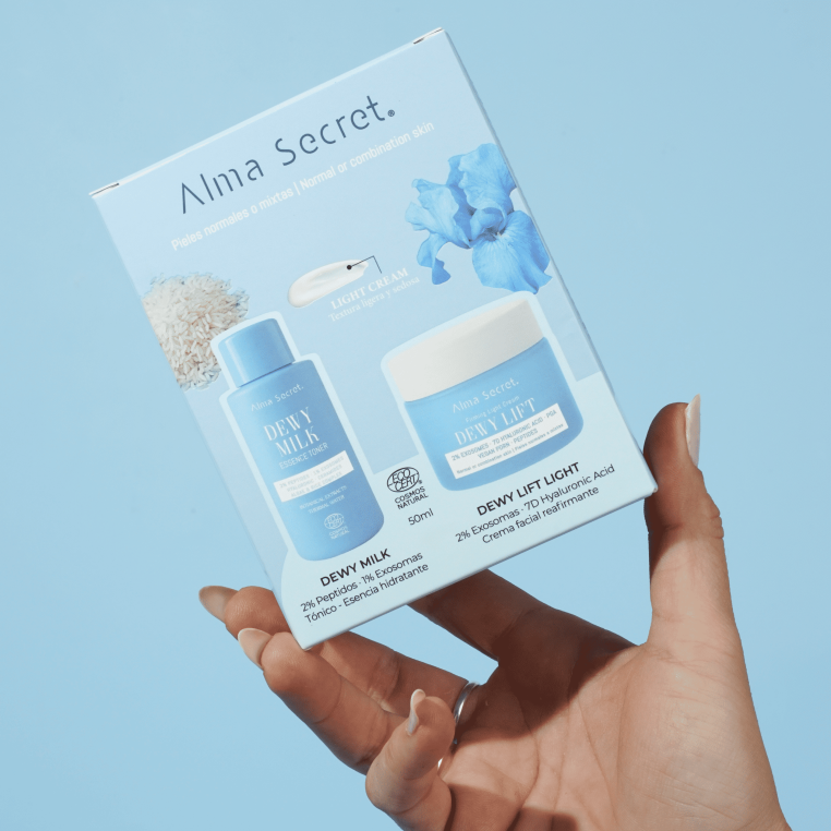Alma Secret Cofre Dewy Lift Light Crema Día Piel Normal-Mixta 50 Ml + Dewy Milk Tónico 50 Ml 8436568714431 En mano de usuario