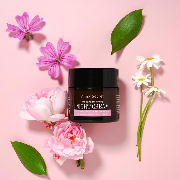Alma Secret Crema De Noche Antiedad Y Reparadora Con Rosa Mosqueta, Escualano Y Ácido Hialurónico 50 8436568711171 con flores