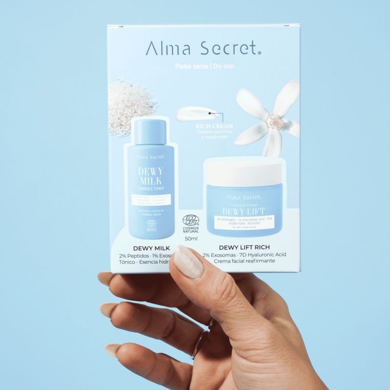 Alma Secret Kit Dewy Lift Rich Crema De Día Reafirmante Para Piel Seca 50 Ml+Dewy Milk Essence 50Ml 8436568714424 En mano de usuario